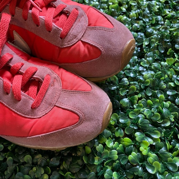 Authentic Vintage Nike Sneakers 8/8.5 - Picture 2 of 10